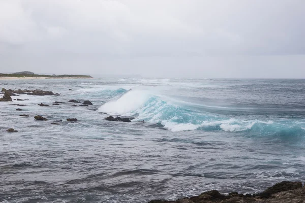 Kraftfull splash sea wave — Stockfoto