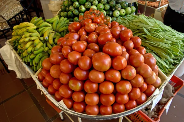 Ринок фруктів і овочів — стокове фото
