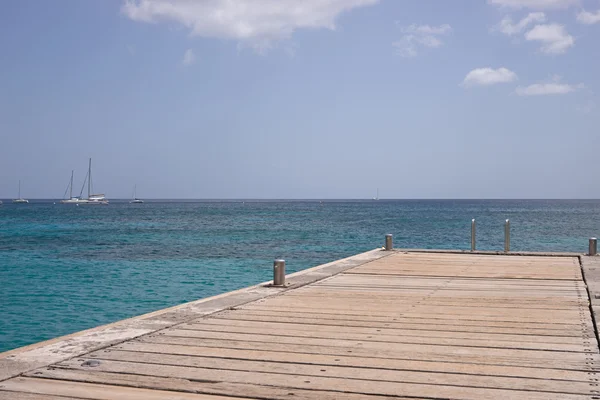Martinique eiland zee en pier — Stockfoto