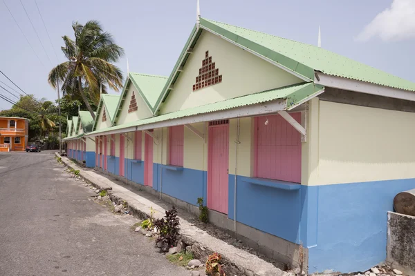 Houten gekleurde huis — Stockfoto