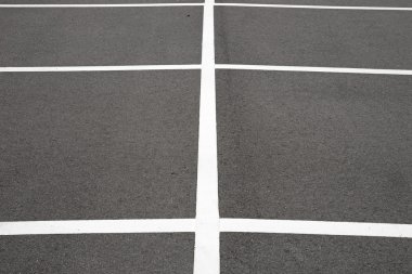 Beyaz çizgiler asfalt üzerinde işaretleme