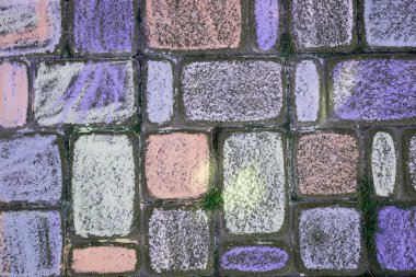 kaldırımda renkli tebeşir