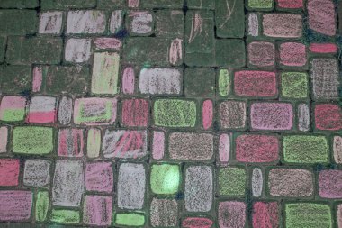 kaldırımda renkli tebeşir