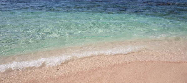 Meerwasser und Sand am Strand — Stockfoto