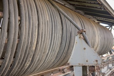 Büyük eski elektrik kablo makara