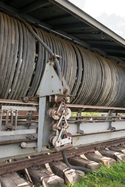 Stora gamla elektriska kabelvinda — Stockfoto