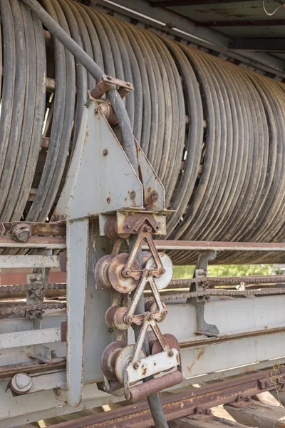 Ogromny stary kabel elektryczny kołowrotek — Zdjęcie stockowe