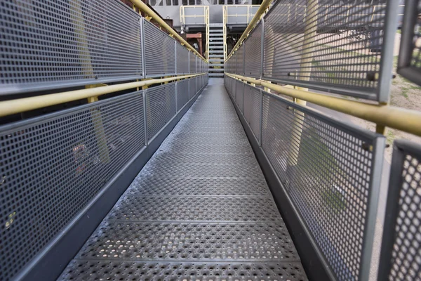 Escadas de metal — Fotografia de Stock