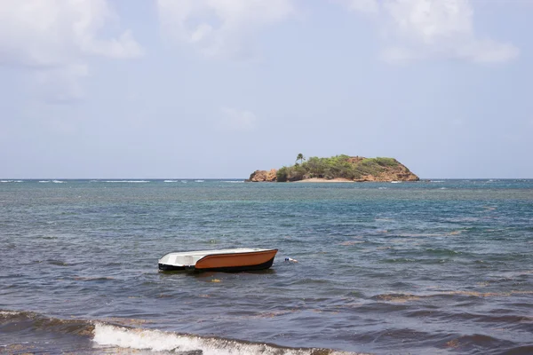 Ein einsames Boot — Stockfoto