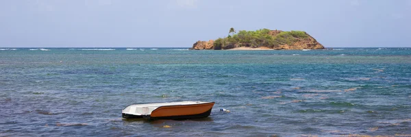 Osamělý člun — Stock fotografie