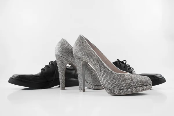 性感时髦的男鞋和女鞋 — 图库照片