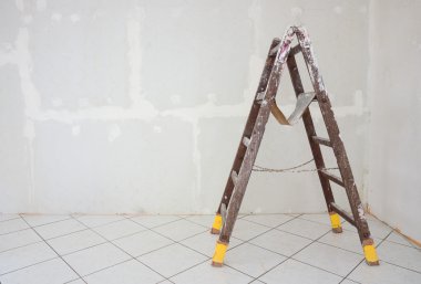 Bir merdiven ayakta odasında