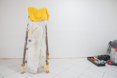 Bir merdiven ile Oda