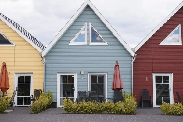 Farbige Häuser am Strand — Stockfoto