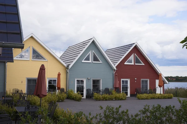 Färgade hus på stranden — Stockfoto