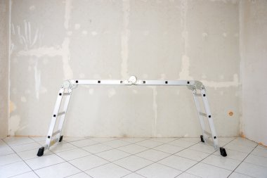 Metal merdiven ayakta odasında