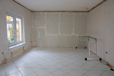 Metal merdiven ayakta odasında