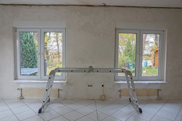 Metal merdiven ayakta odasında