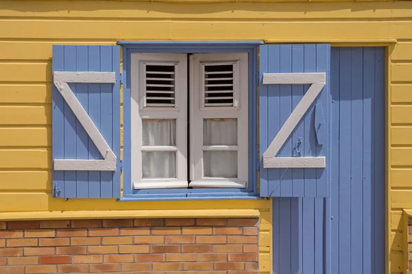 Ahşap evler Caribbean için tipik