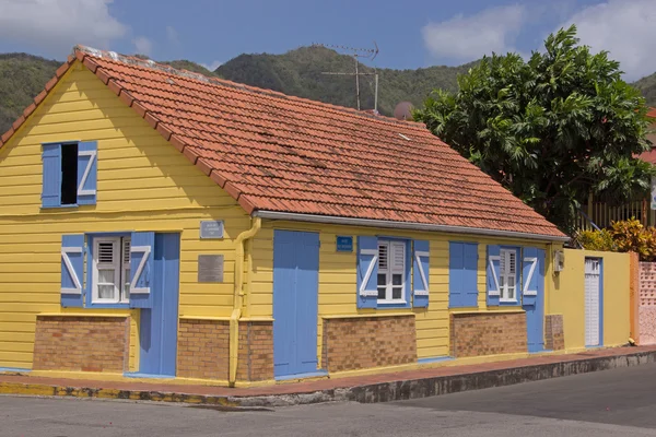 Houten huizen typisch voor Caribbean — Stockfoto