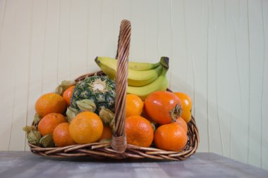 Sepette taze meyveler