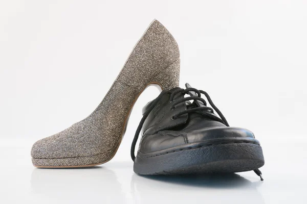 Mooie vrouwelijke en mannelijke schoen — Stockfoto