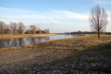 Saksonya Elbe Nehri'nin görünümü