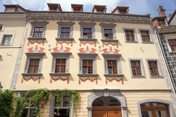 Фасад здания на старой площади в Герлиц — стоковое фото