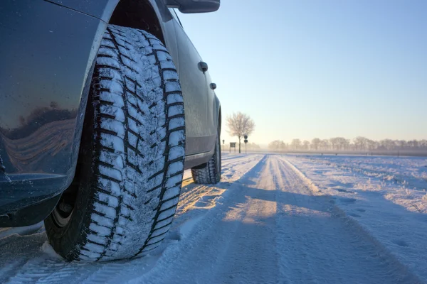 Winter tyre in extreme cold temperature — Stock Photo, Image