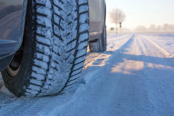 Winter tyre in extreme cold temperature — Stock Photo, Image