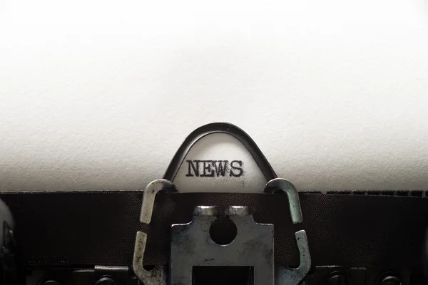 News testo sulla macchina da scrivere retrò — Foto Stock