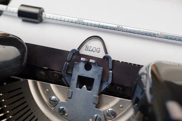 Bloggtexten på retro skrivmaskin — Stockfoto