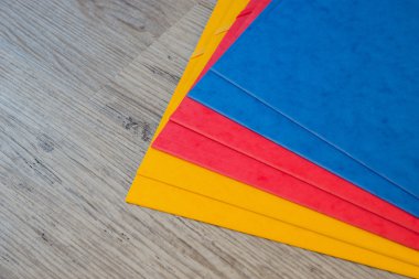 Klasörleri farklı renklerde. Office arka plan