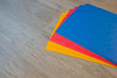 Klasörleri farklı renklerde. Office arka plan
