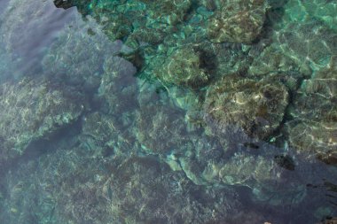 kristal berraklığında su