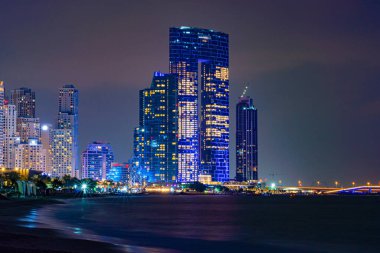 Jumeirah Oteli, Jumeirah Kapısı Binası, ikonik deniz manzaralı gökdelen binası, JBR plajı, Dubai