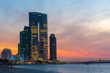 Jumeirah Oteli, Jumeirah Kapısı Binası, ikonik deniz manzaralı gökdelen binası, JBR plajı, Dubai