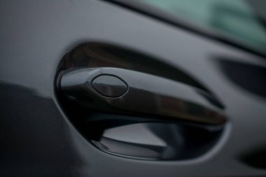 Bir arabanın kapı kolunun ayrıntıları