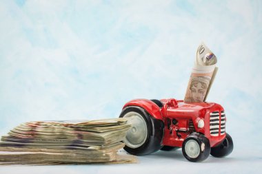  Hediye kutusunda seksi arka plan külotları ve İngiliz sterlinleri.