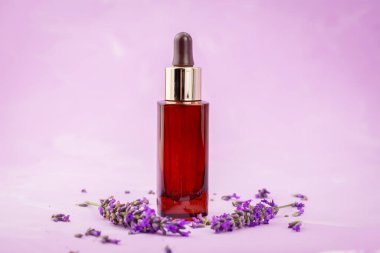 Lavanta ve aromaterapi yağı.