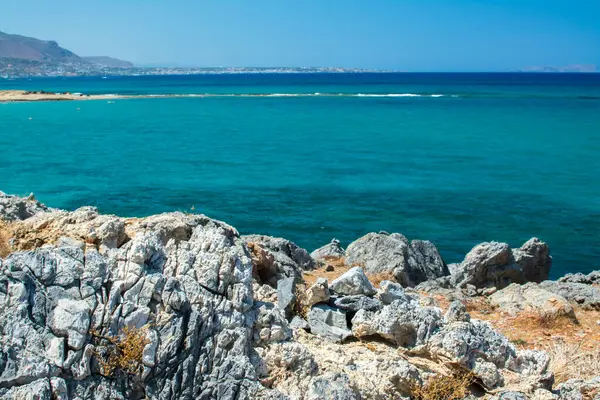 海岸和海滩 岩石海岸线 蓝色的海 — 图库照片