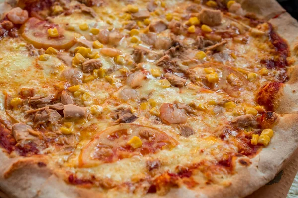 Sabrosa Pizza Griega Sobre Una Base Pastelería Delgada — Foto de Stock