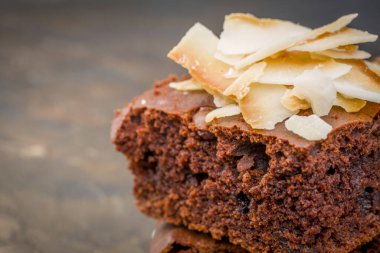 Glütensiz ev yapımı çikolatalı kek.