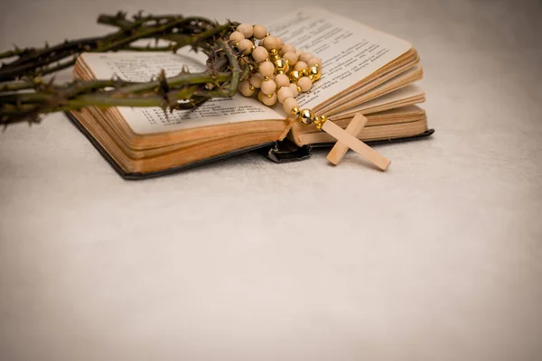 Biblijne Drewniane Tło Różańcowe — Zdjęcie stockowe