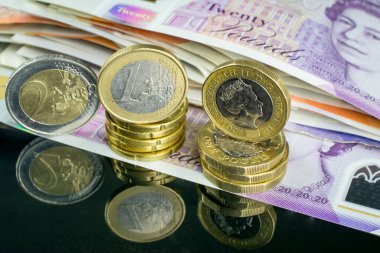 Birleşik Krallık 'ın parası İngiliz sterlini İngiliz parası kara fon parası