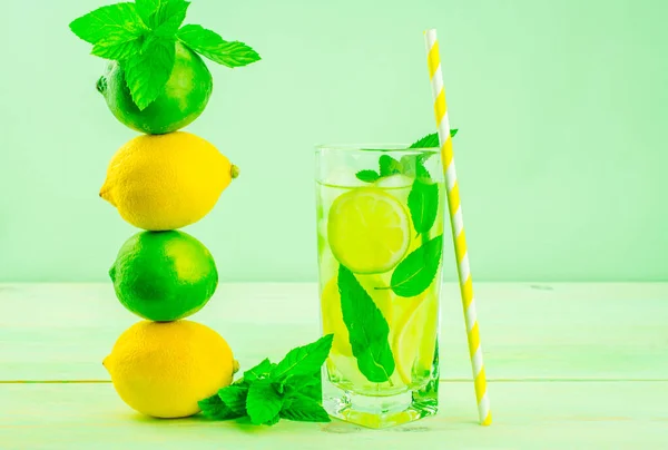 Свежий Мятный Лимон Лайм Напиток Зеленом Фоне — стоковое фото