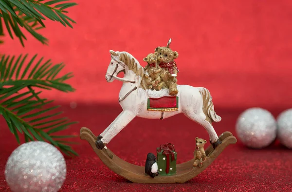 Рождественский Орнамент Красном Фоне — стоковое фото