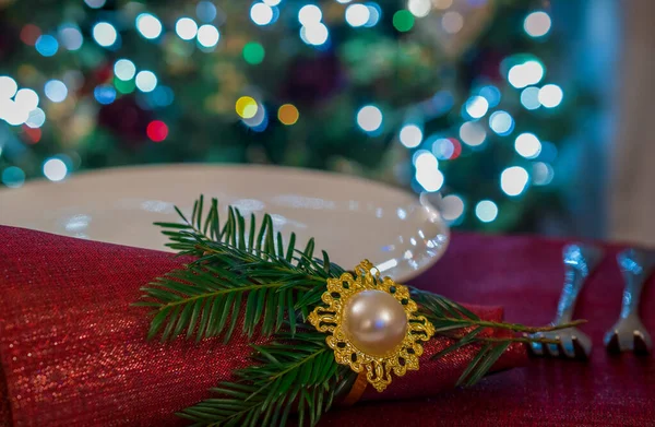 Christmas Decorated Table Plate Napkin Christmas Tree Background — Stock Photo, Image