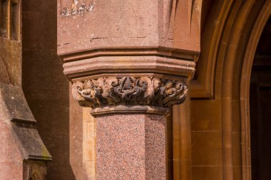 Binanın eski mimarisinin ayrıntıları