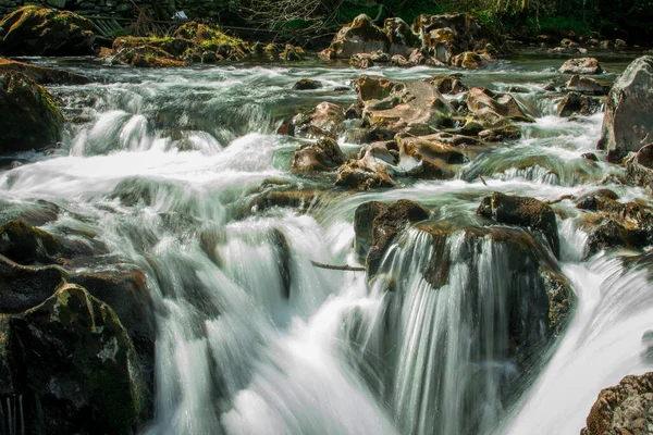 Pequeno Rio Nas Montanhas Com Água Limpa Reino Unido — Fotografia de Stock